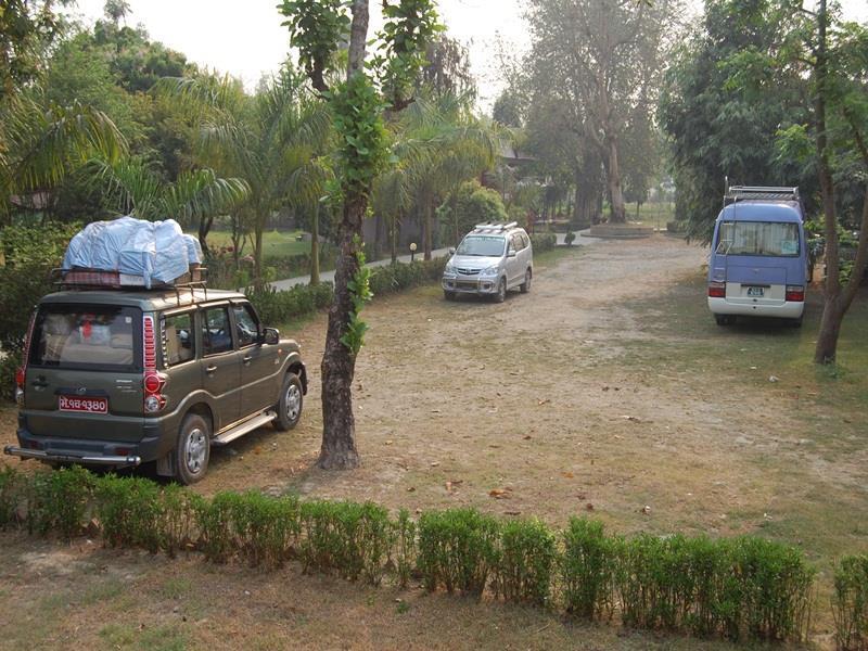 Jungle World Resort Sauraha Exterior photo