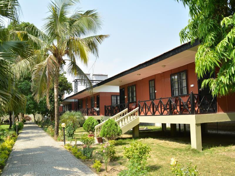 Jungle World Resort Sauraha Exterior photo