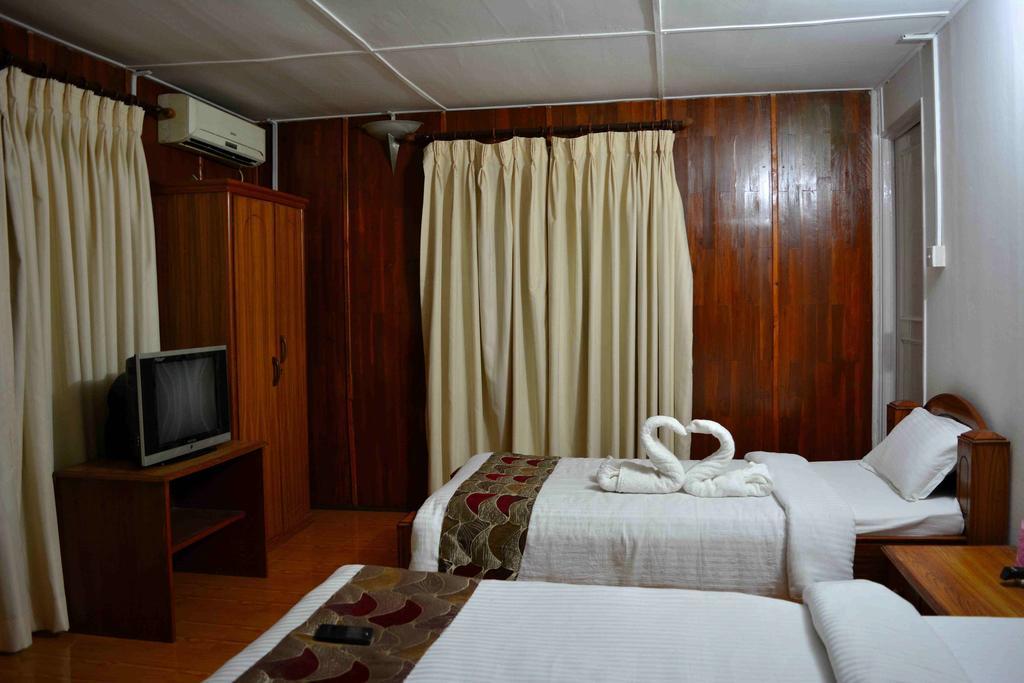 Jungle World Resort Sauraha Room photo