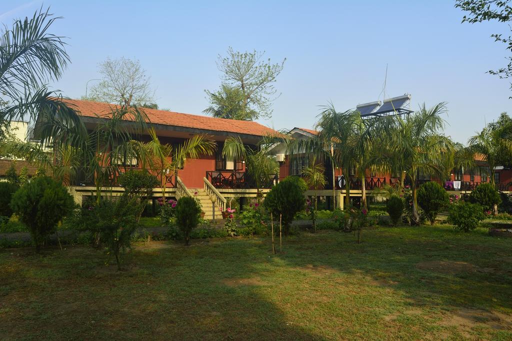 Jungle World Resort Sauraha Exterior photo