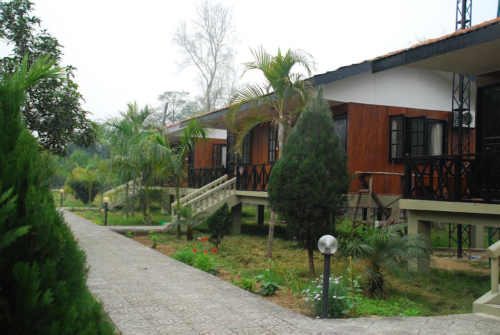 Jungle World Resort Sauraha Exterior photo