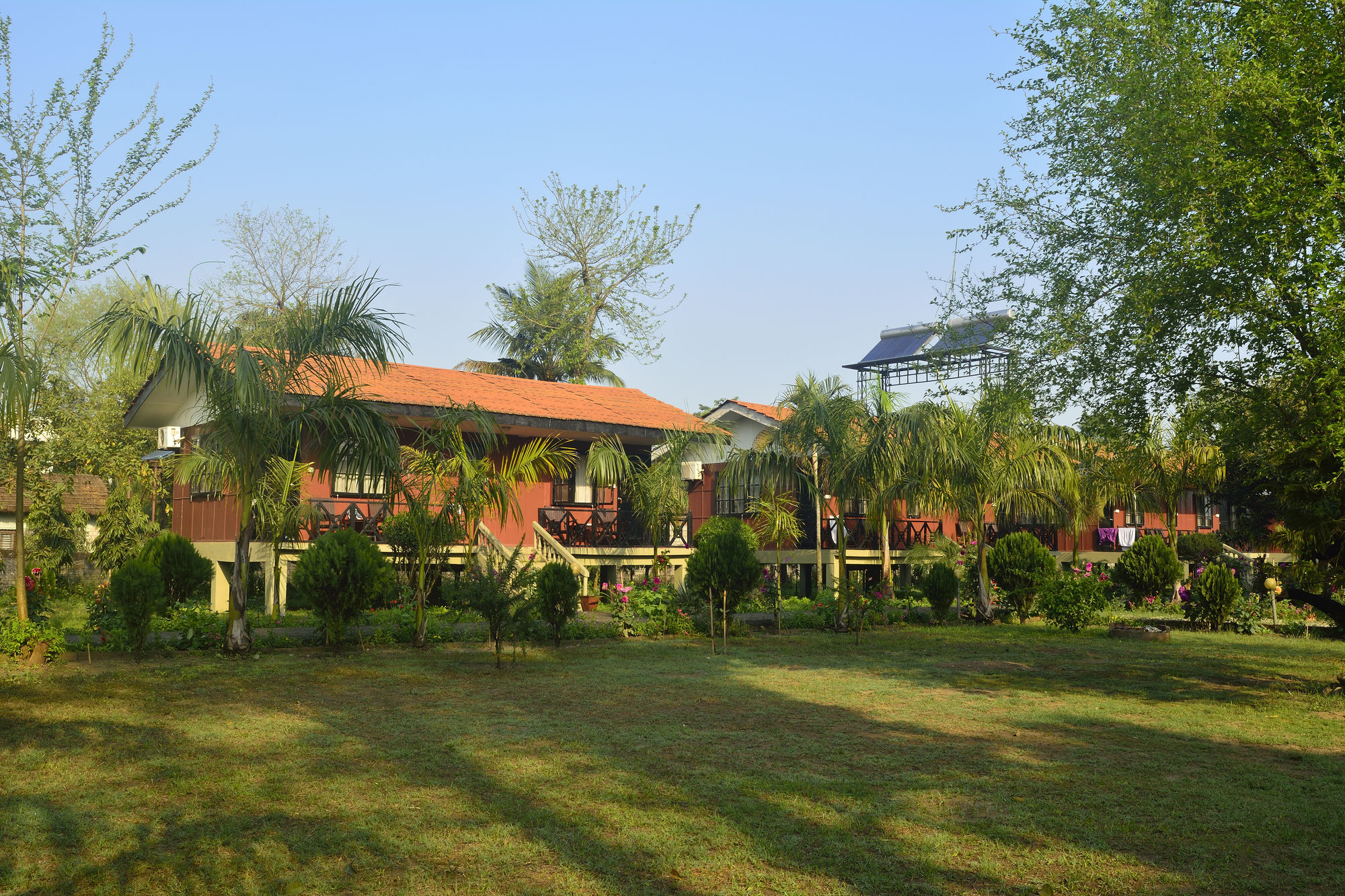 Jungle World Resort Sauraha Exterior photo