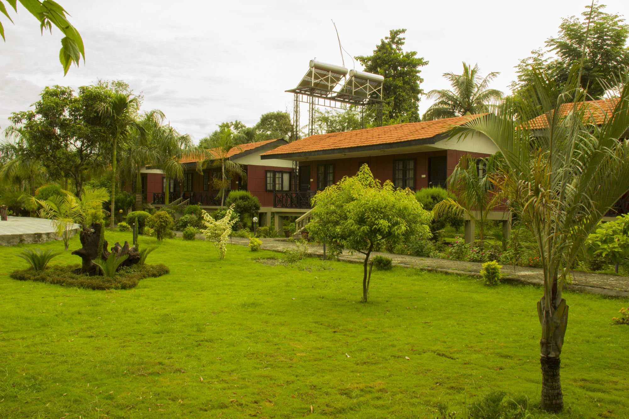 Jungle World Resort Sauraha Exterior photo