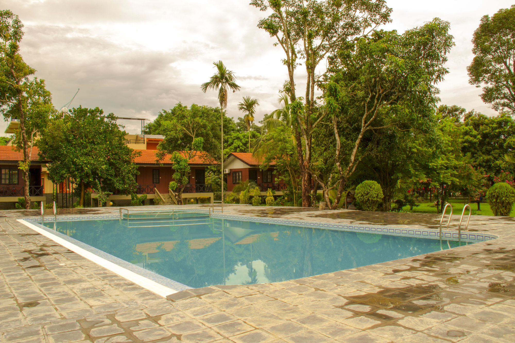 Jungle World Resort Sauraha Exterior photo