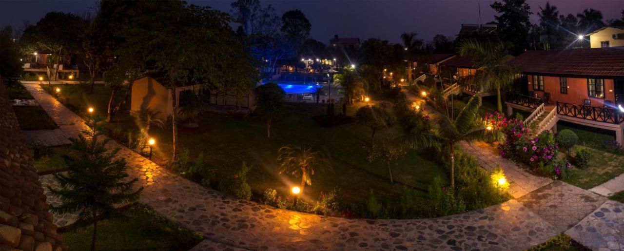 Jungle World Resort Sauraha Exterior photo