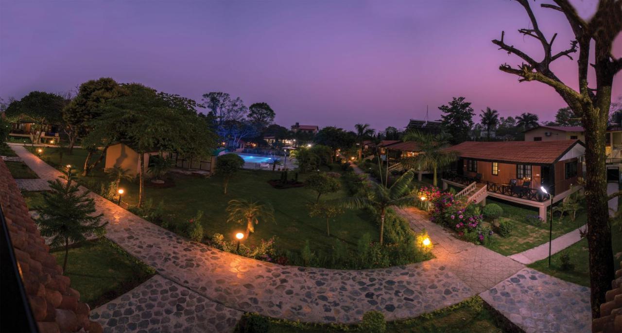 Jungle World Resort Sauraha Exterior photo